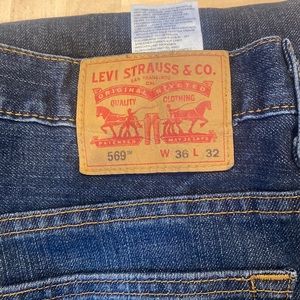 569 Loose straight 36x32